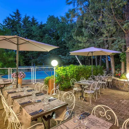 Ibis Provence Verte Hotel 3*